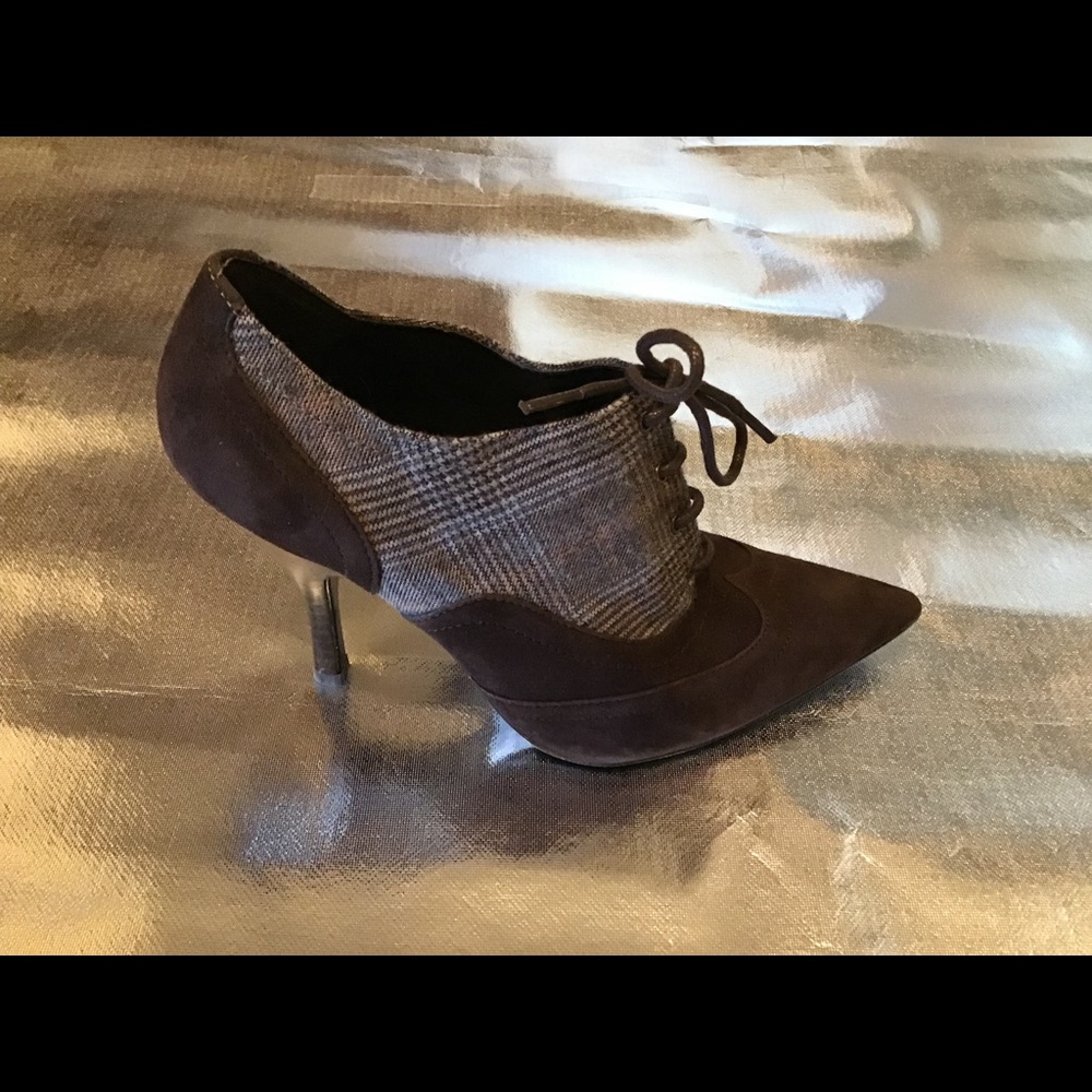 Guess Pumps